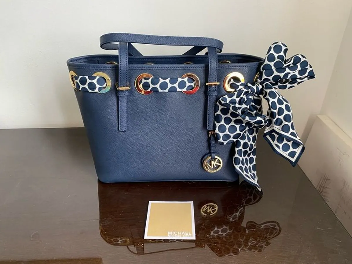 Beautiful Michael Kors bag - Image 1
