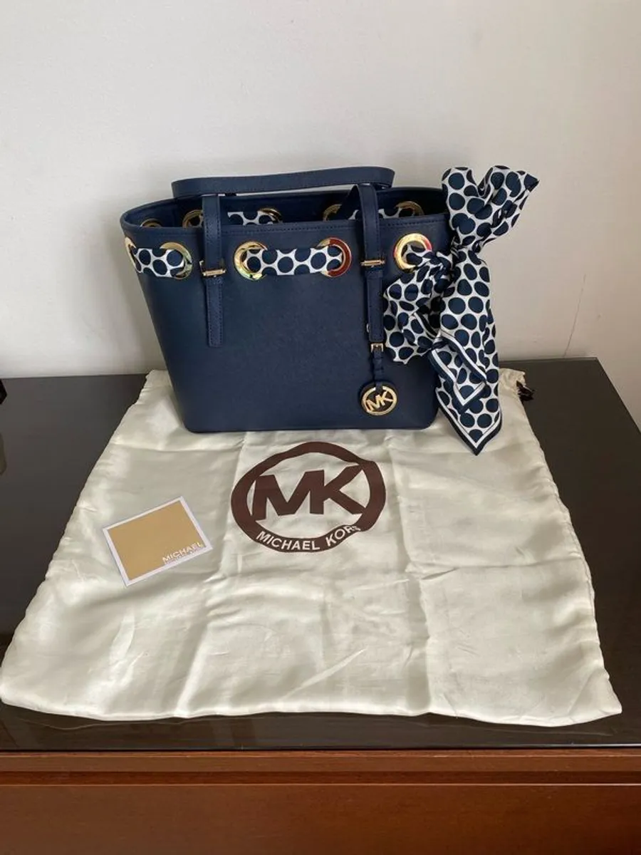 Beautiful Michael Kors bag - Image 4