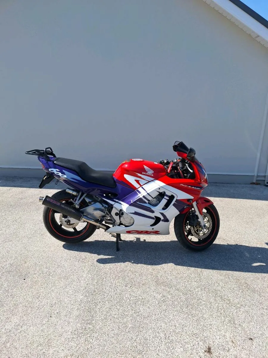 Honda CBR 600 f - Image 1