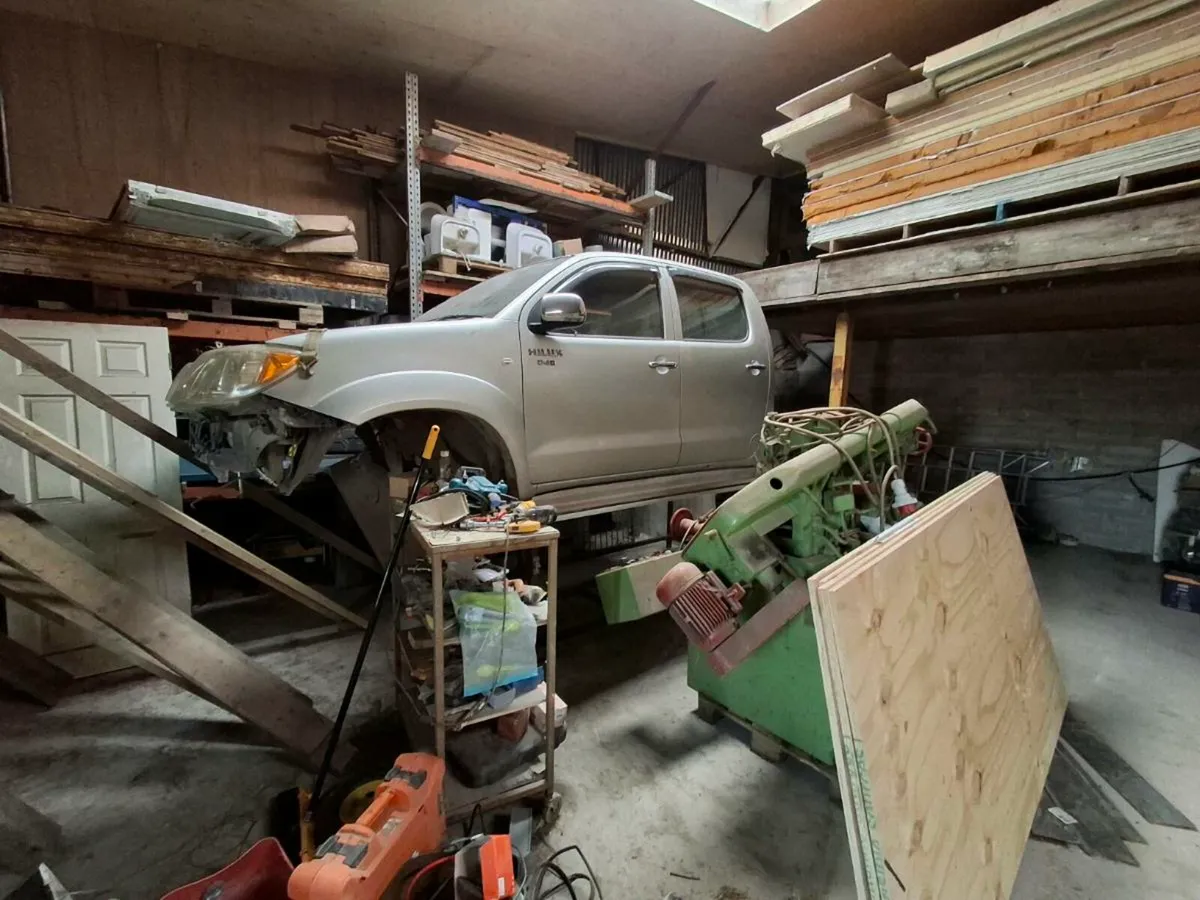 06hilux - Image 2