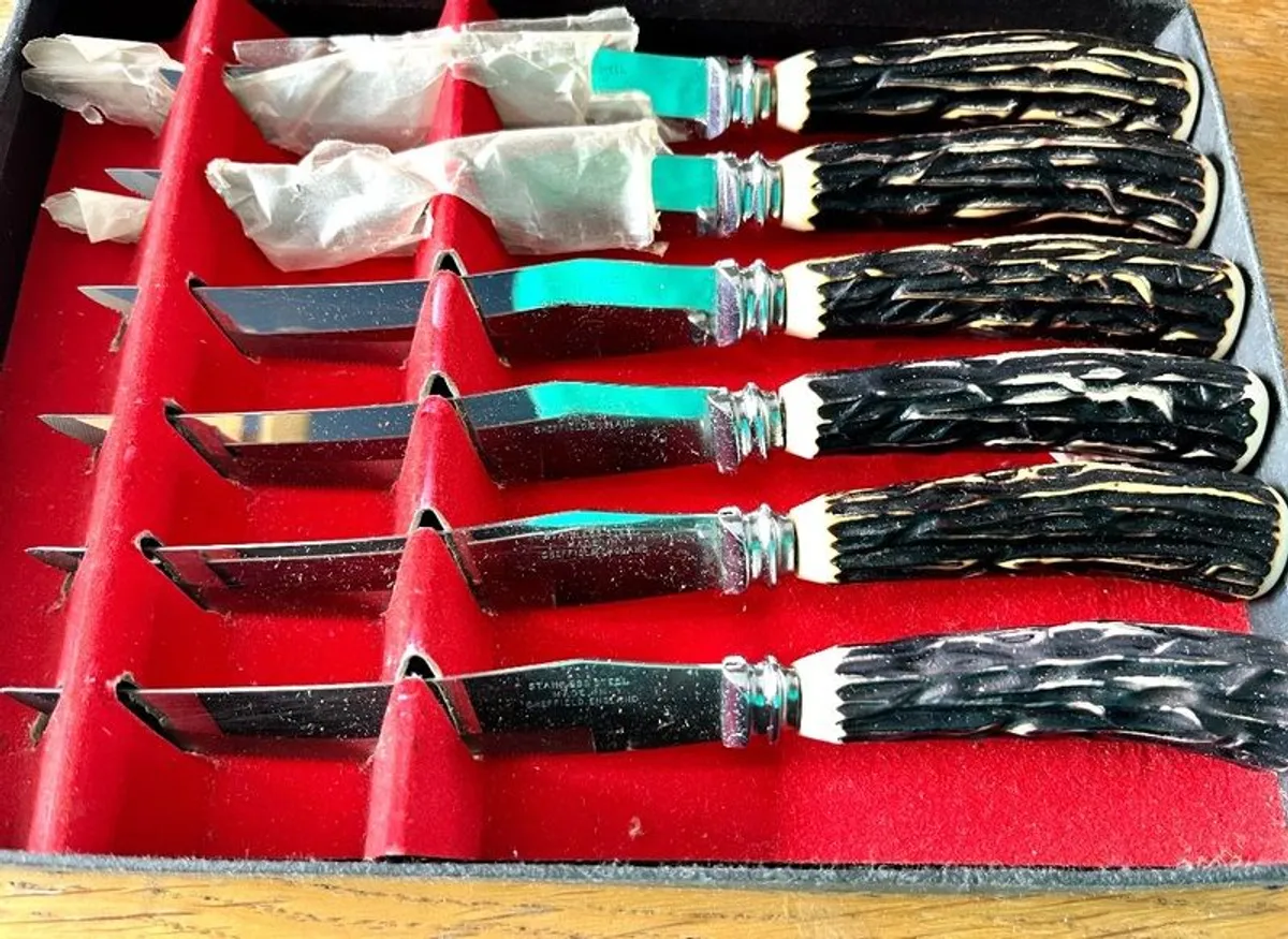 Boxed Set of 6 Sheffield Steak Knives - Image 1