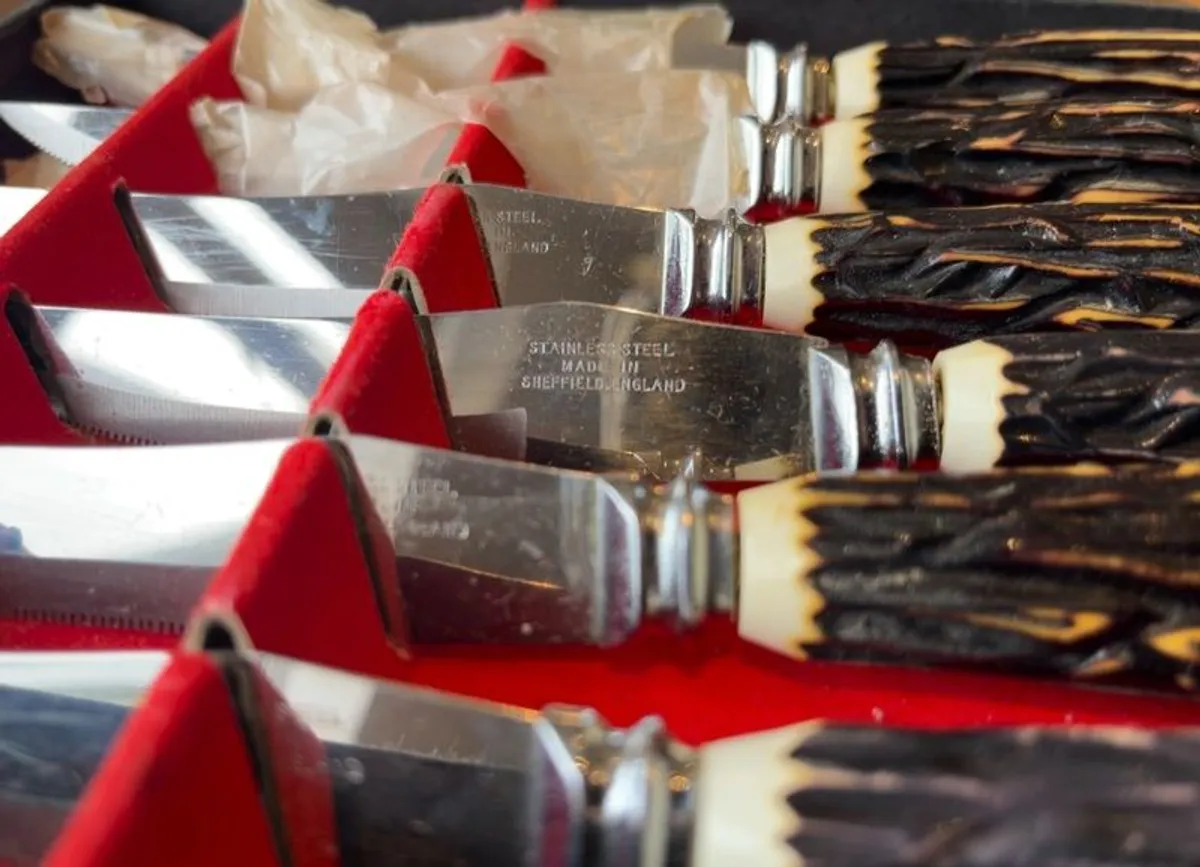 Boxed Set of 6 Sheffield Steak Knives - Image 3