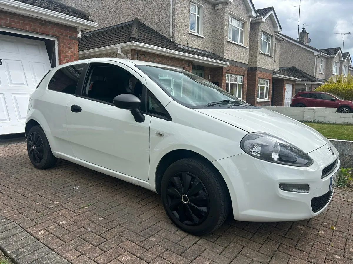2013 Fiat Punto 3-Door - LOW KMS - Image 4