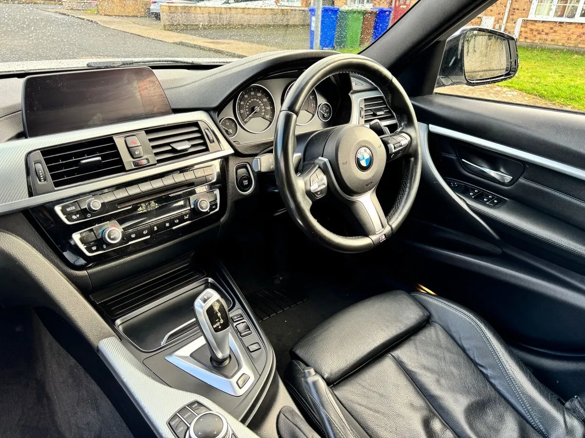 BMW 3-Series 2018 - Image 2