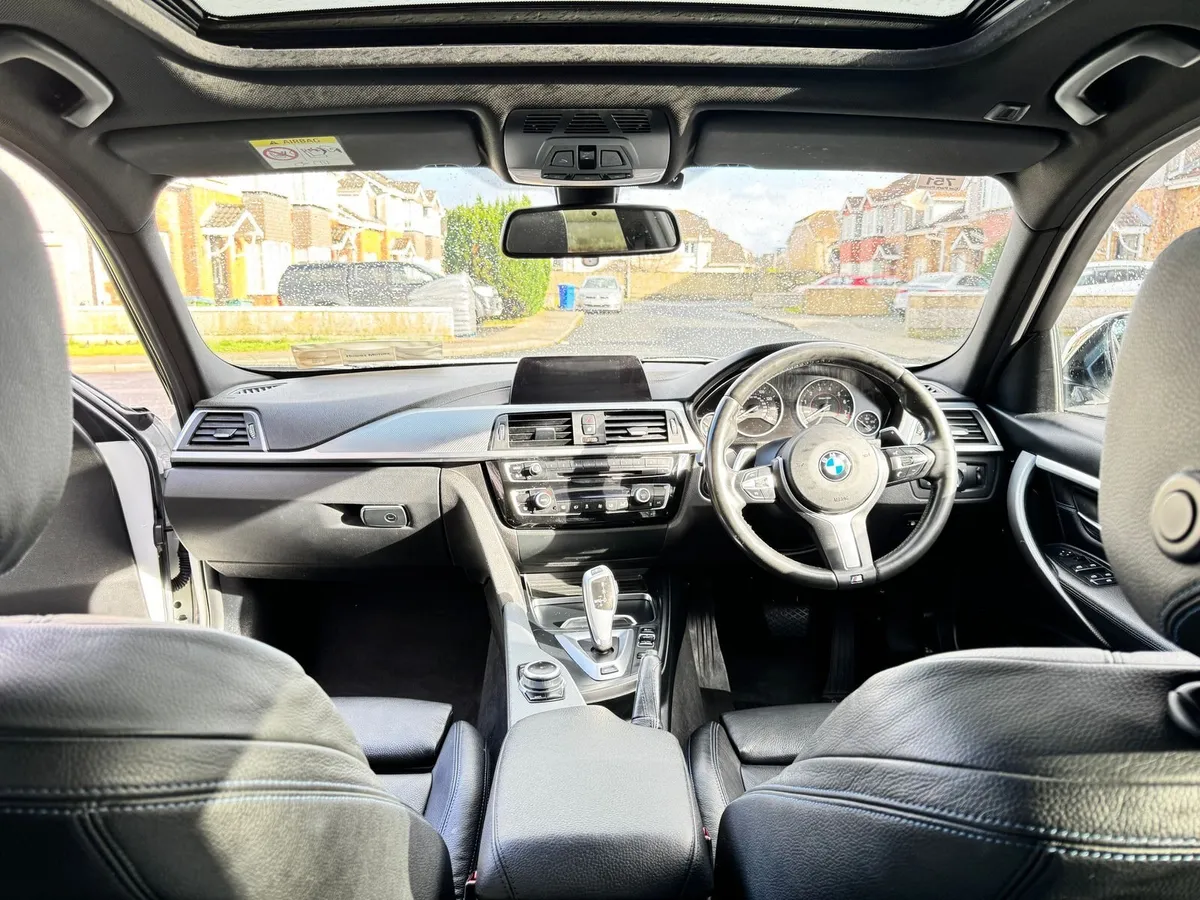 BMW 3-Series 2018 - Image 3