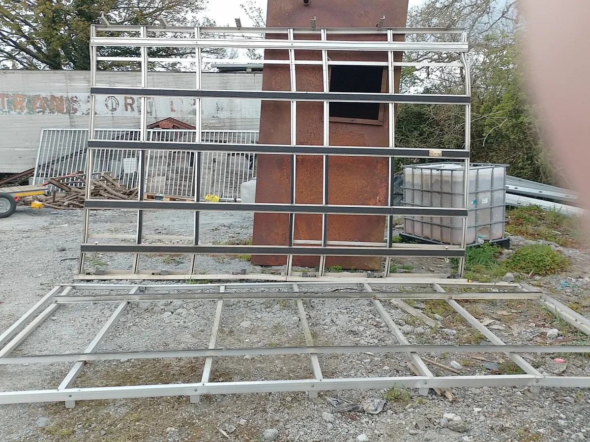 Roof rack and window carrier - Image 1