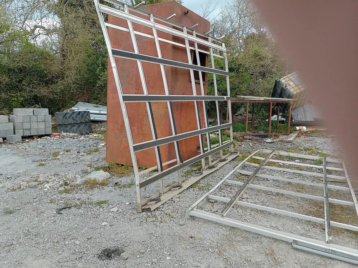 Roof rack and window carrier - Image 2