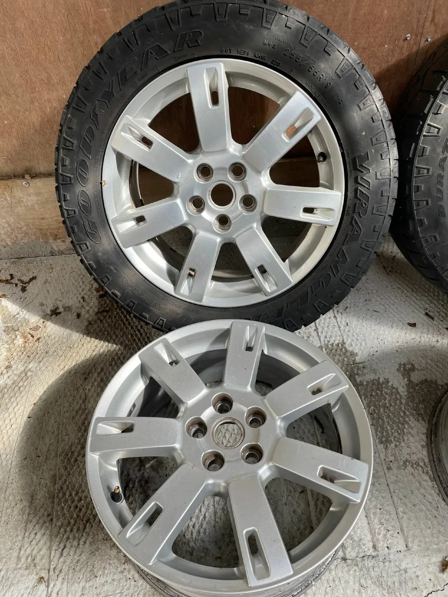 Land Rover Discovery 4 Alloys and Tyres - Image 2