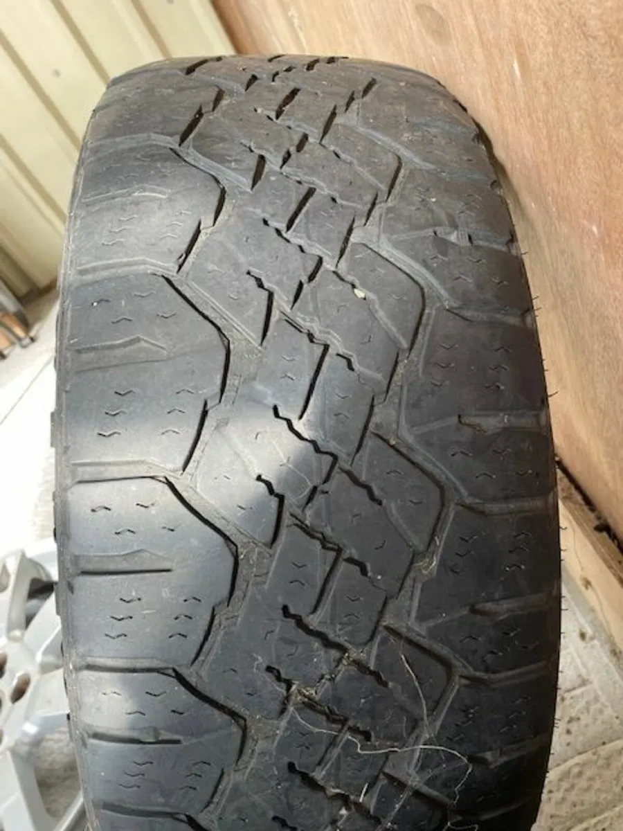 Land Rover Discovery 4 Alloys and Tyres - Image 3