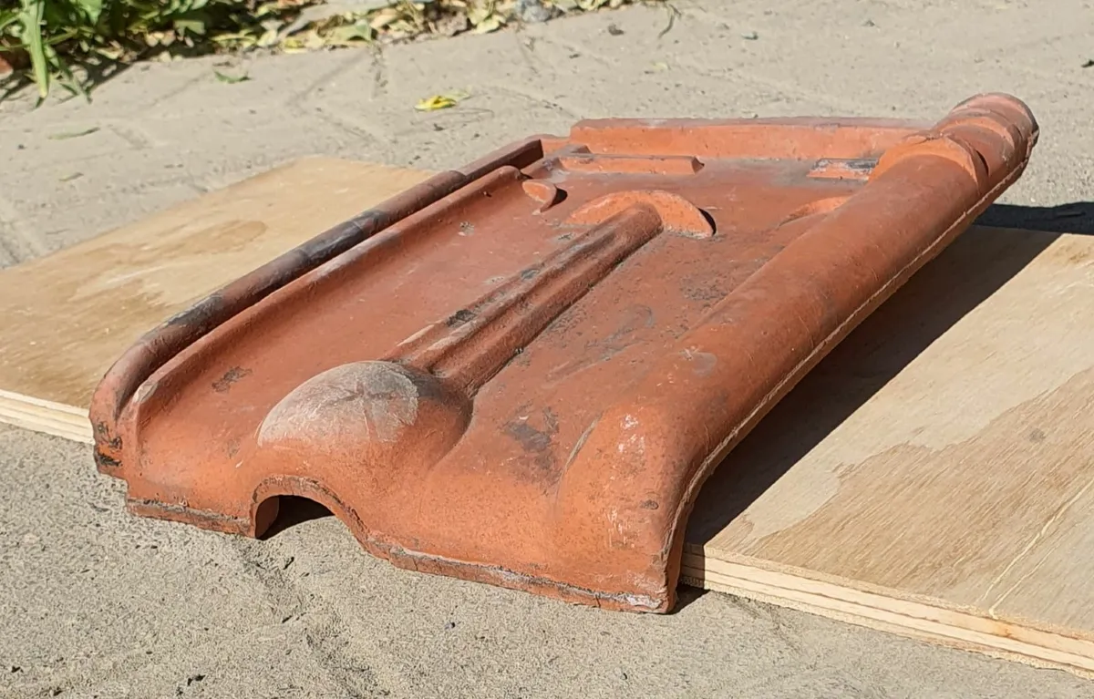 Original clay (terracotta) roof tile: 450+ avail. - Image 1