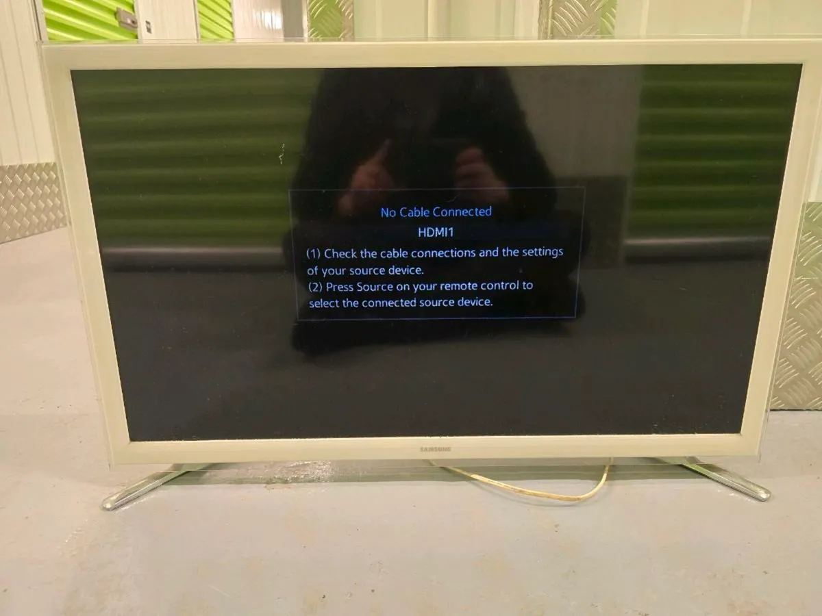 Samsung 32" full HD Smart tv - Image 1
