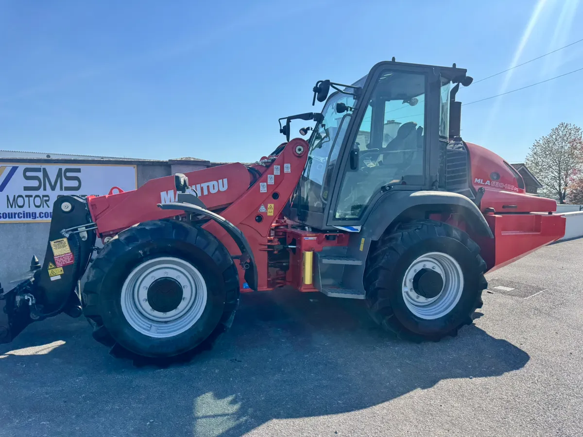 142 Manitou Pivot Steer Like NEW - Image 3