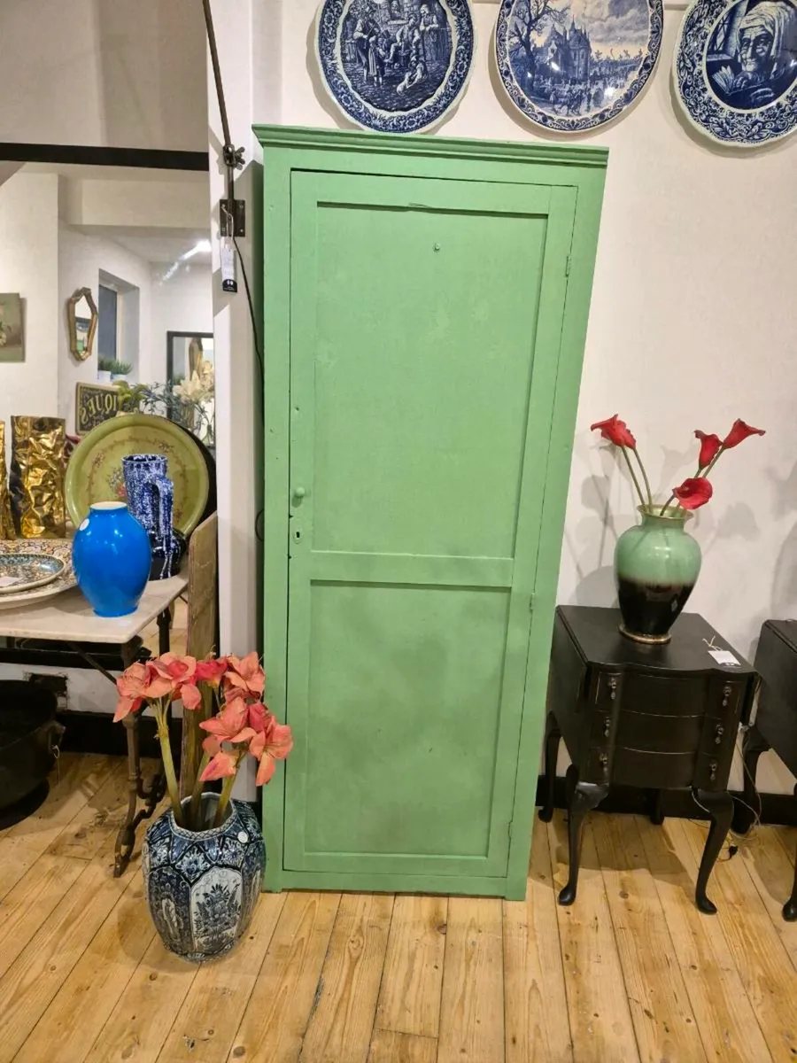 Antique pine housekeepers cupboard - Image 3