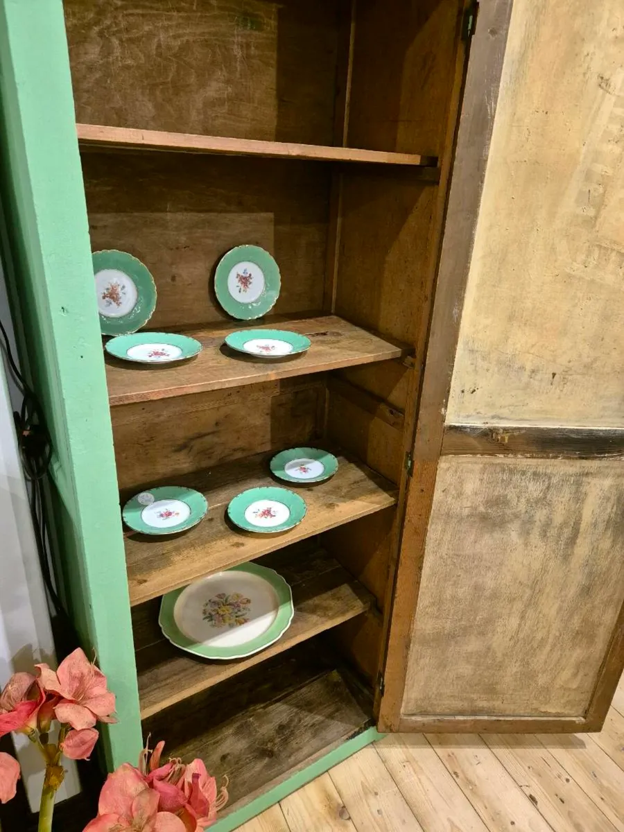 Antique pine housekeepers cupboard - Image 4