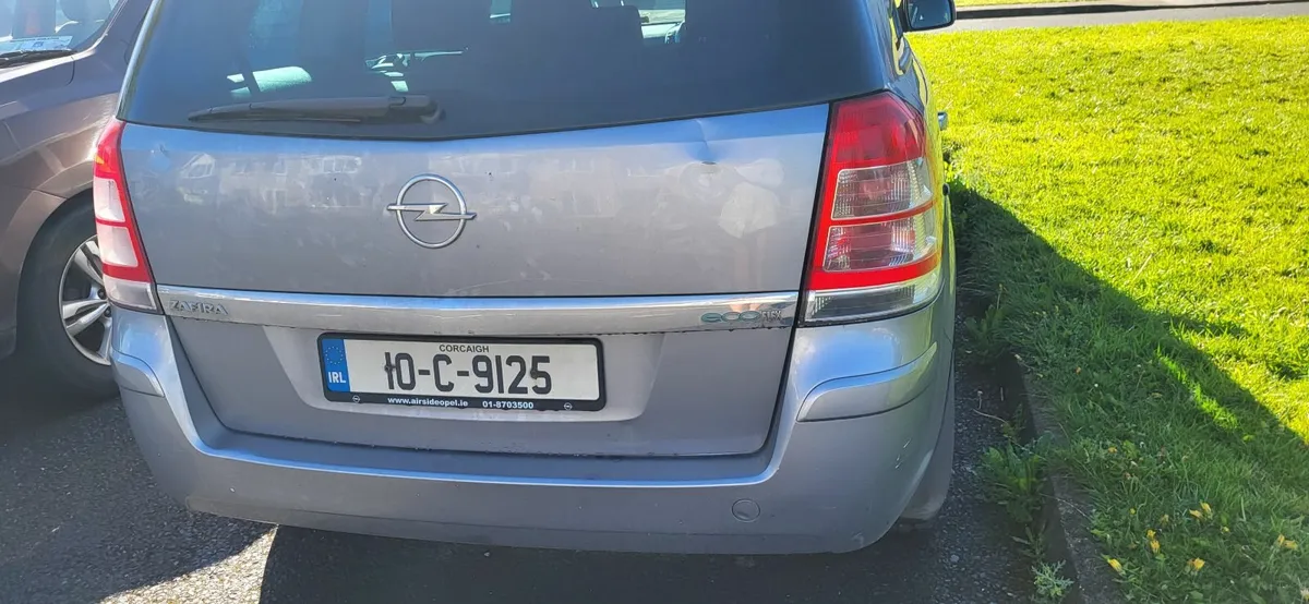 Opel Zafira 2010 - Image 1