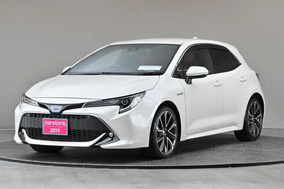 Toyota Corolla 1.8 Hybrid Sport 5DR  2tone Int sp - Image 3