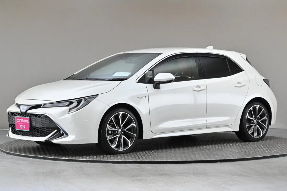 Toyota Corolla 1.8 Hybrid Sport 5DR  2tone Int sp - Image 4