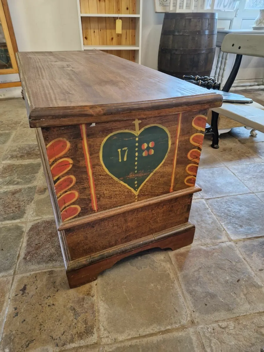 Vintage oak trunk, folk art decoration - Image 2