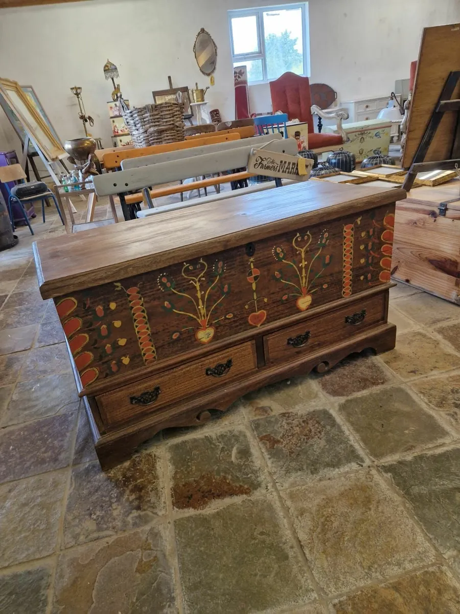 Vintage oak trunk, folk art decoration - Image 3
