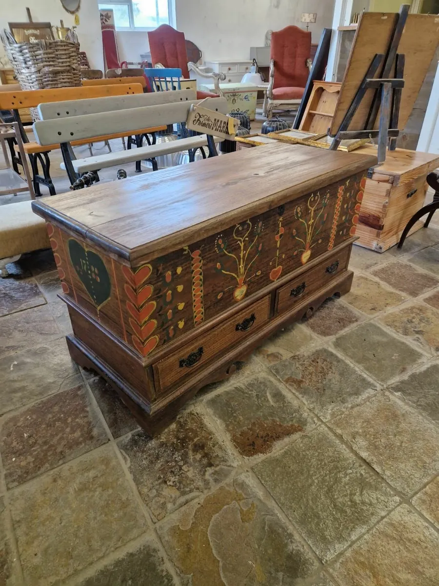 Vintage oak trunk, folk art decoration - Image 1