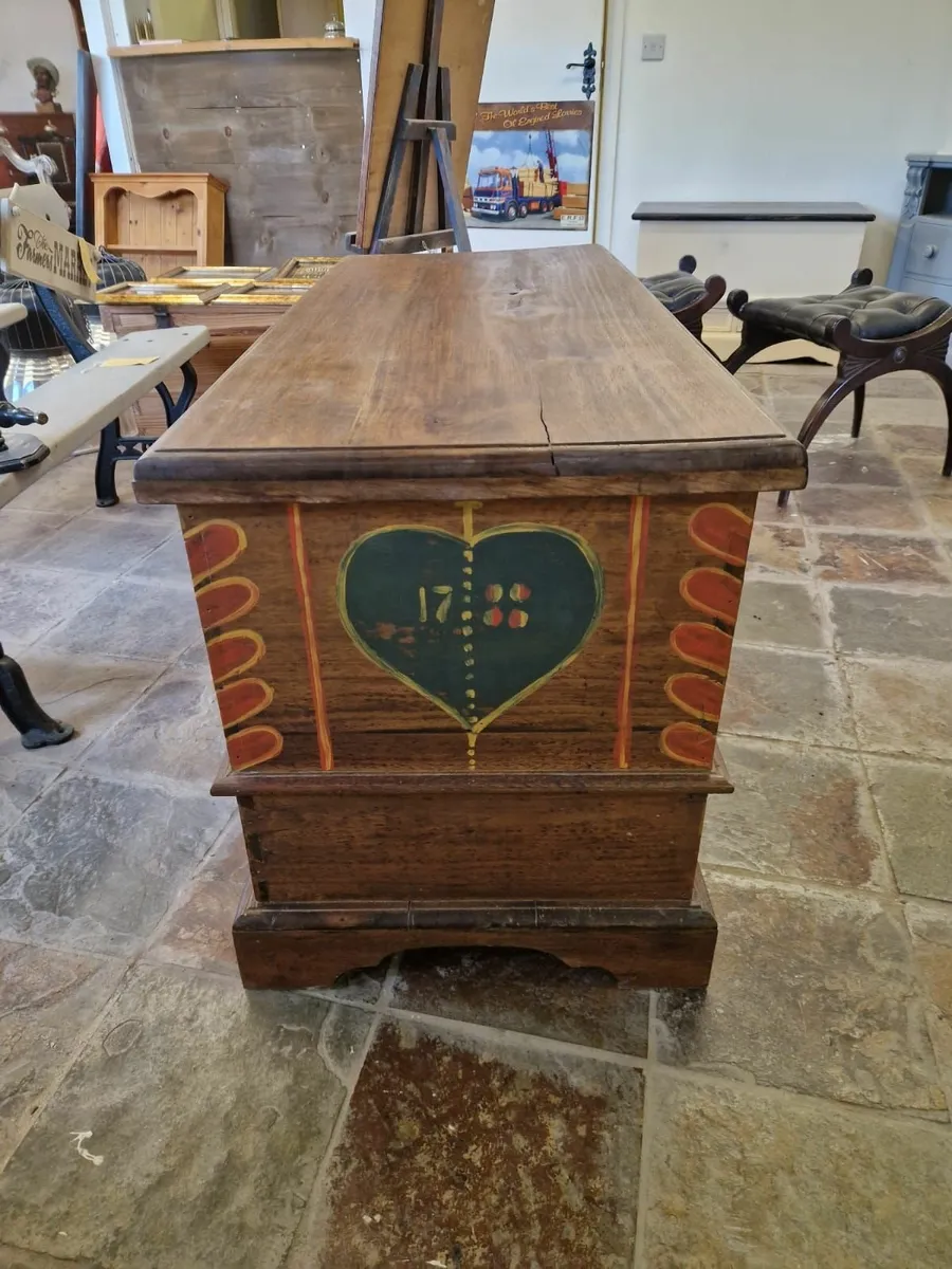 Vintage oak trunk, folk art decoration - Image 4