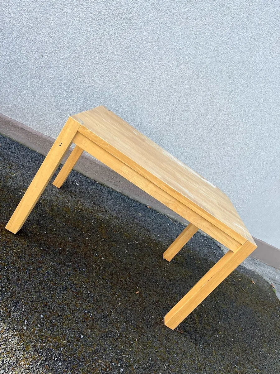 Table and chairs - Image 3