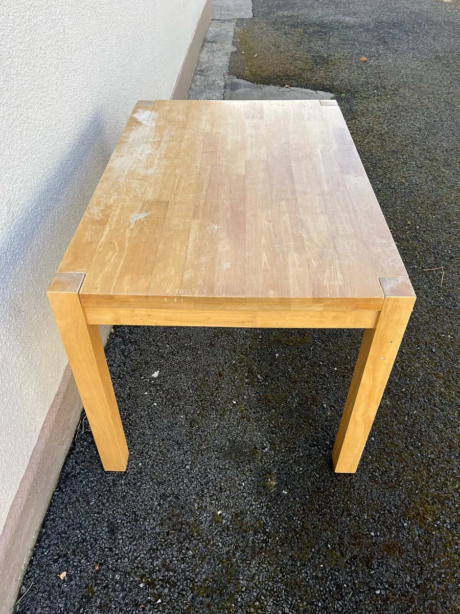 Table and chairs - Image 4