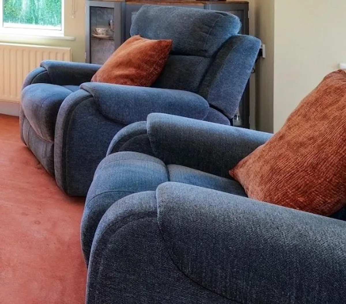 Three piece suite - Image 1