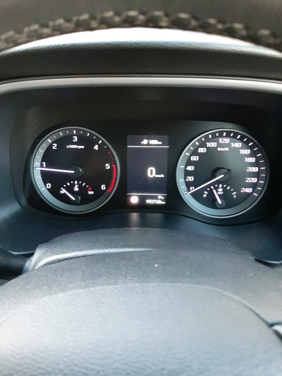 Hyundai Tucson Executive with Panoramic Sunroof - Image 2