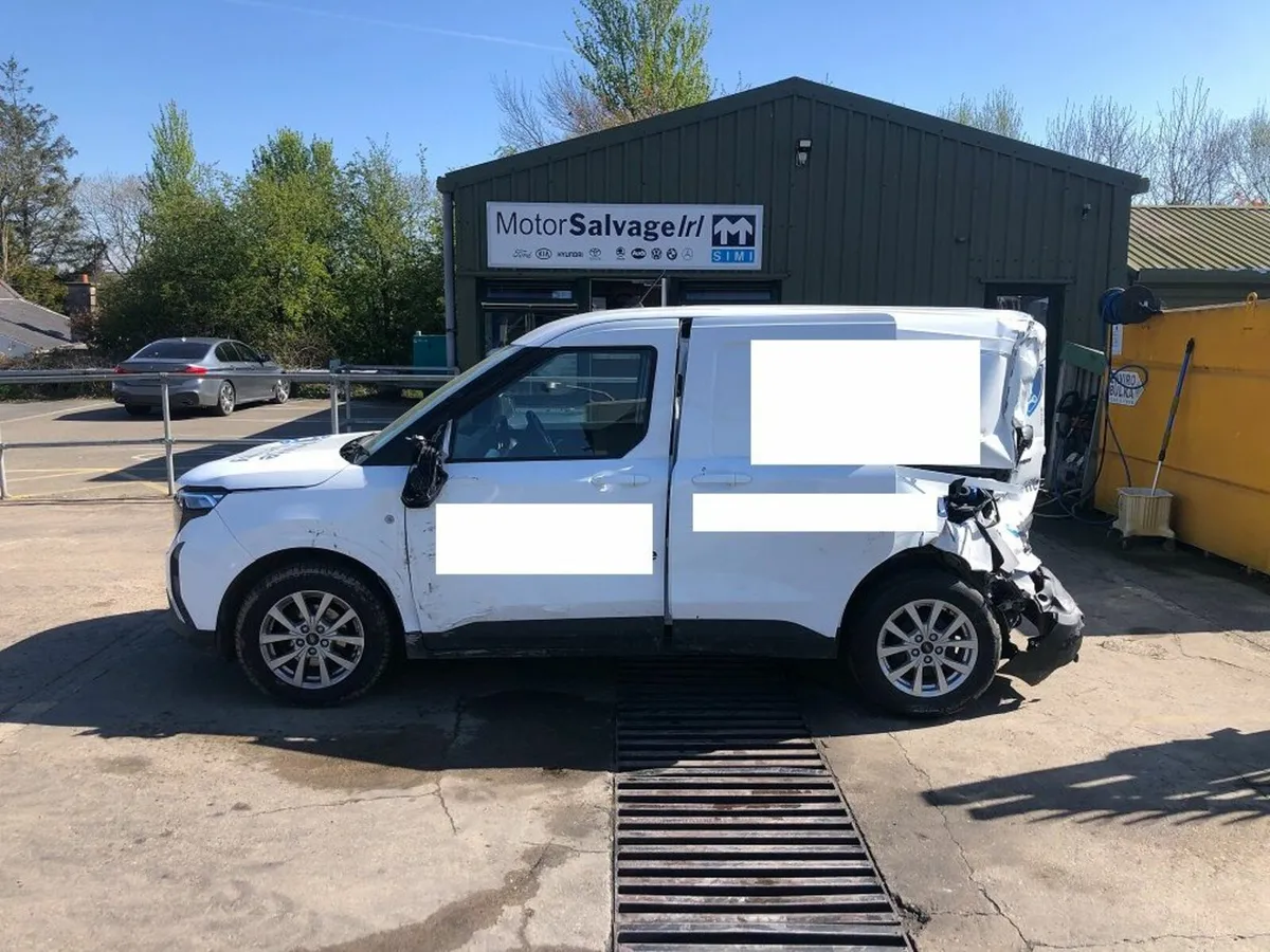 24 FORD TRANSIT COURIER  LIMITED EDITION 1.5L - Image 1