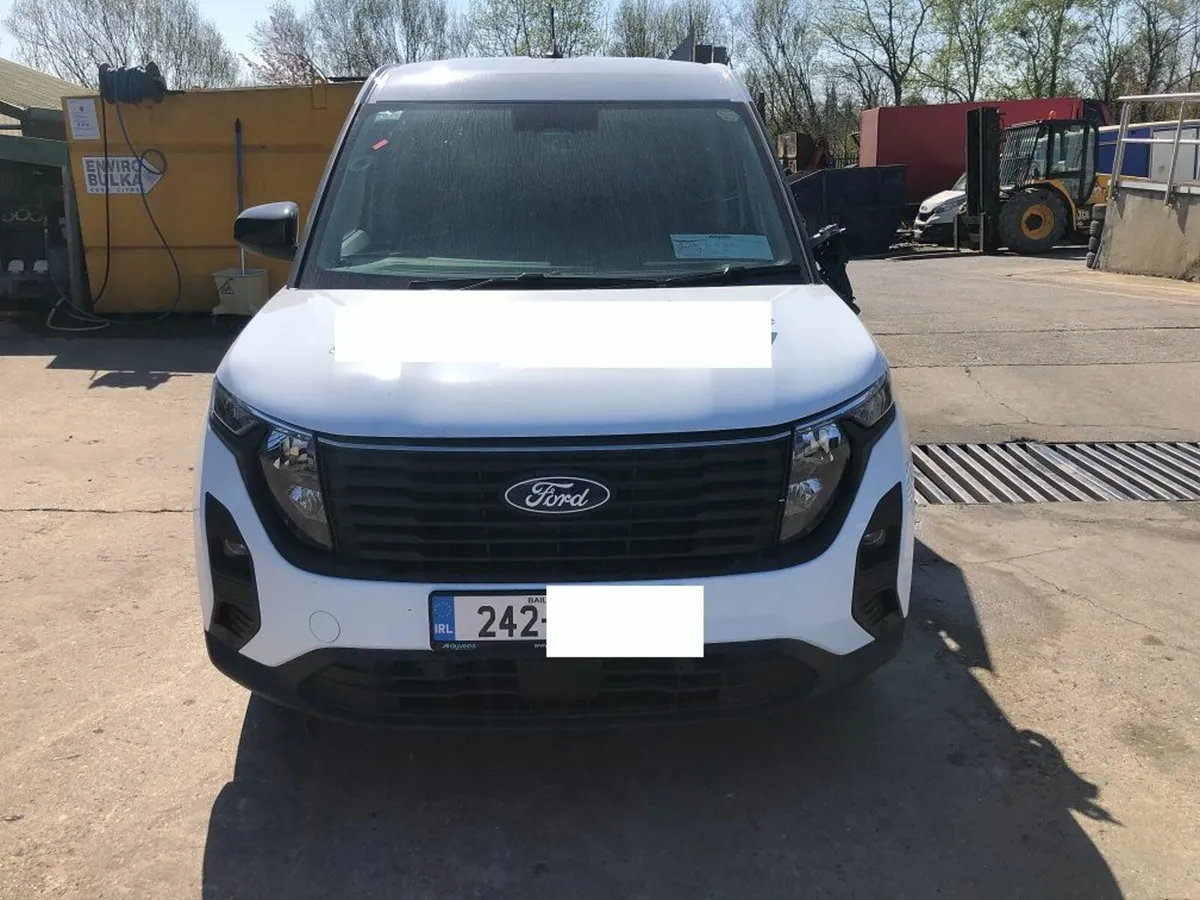 24 FORD TRANSIT COURIER  LIMITED EDITION 1.5L - Image 4