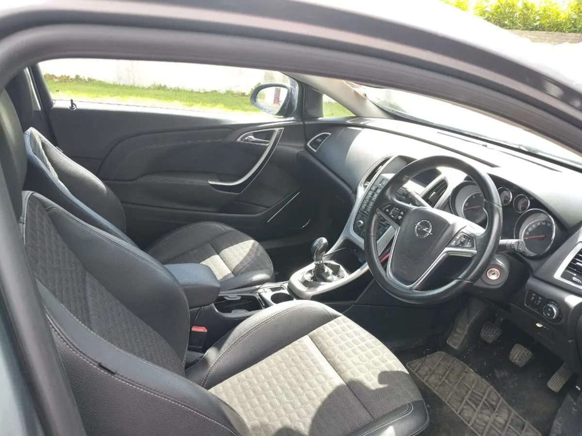Opel Astra gtc - Image 4
