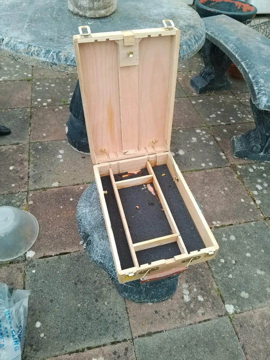 Artist box with built in easel - Image 2
