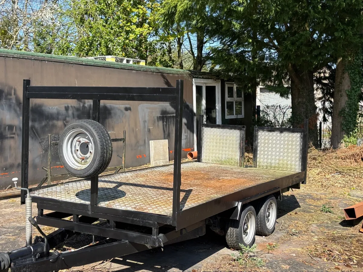 Trailer - Image 1