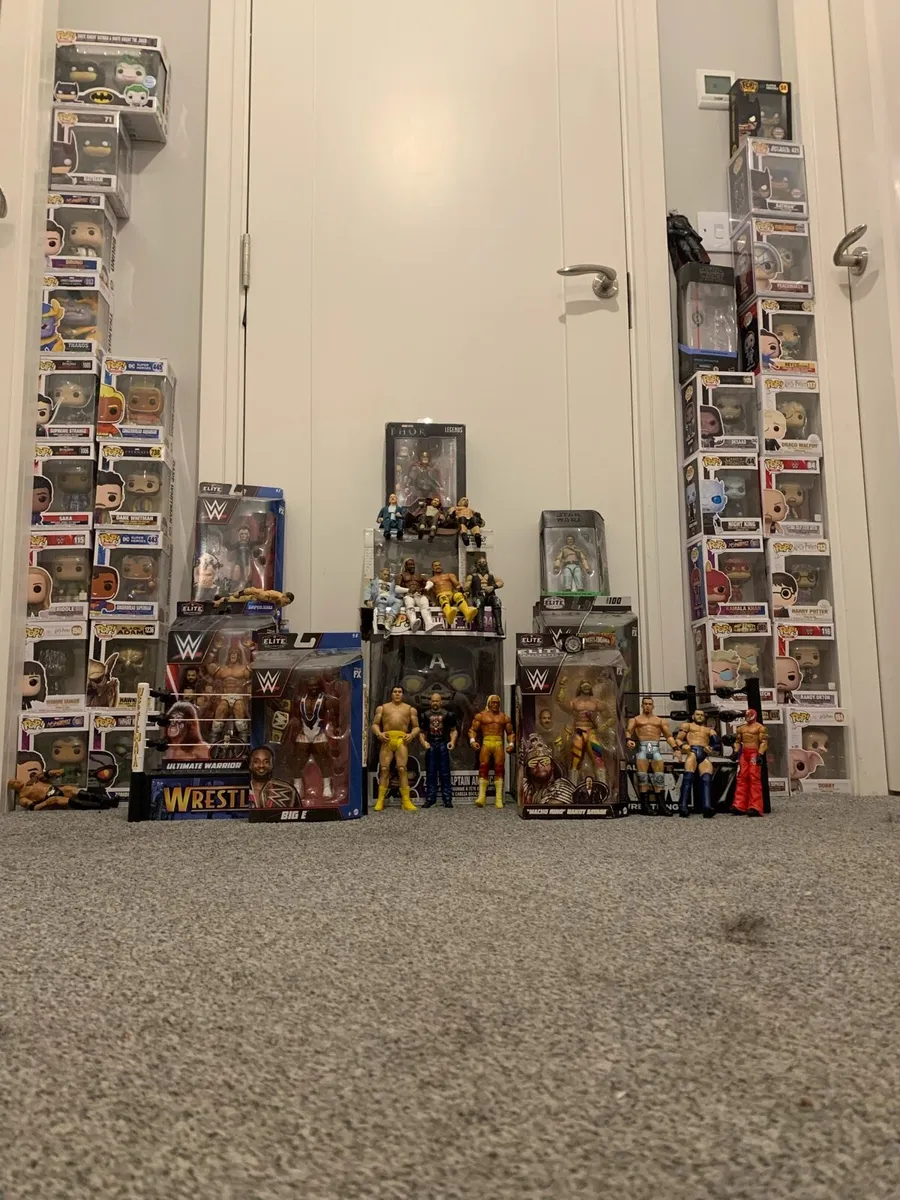 Action figures (wwe/funkopops/starwars) - Image 1