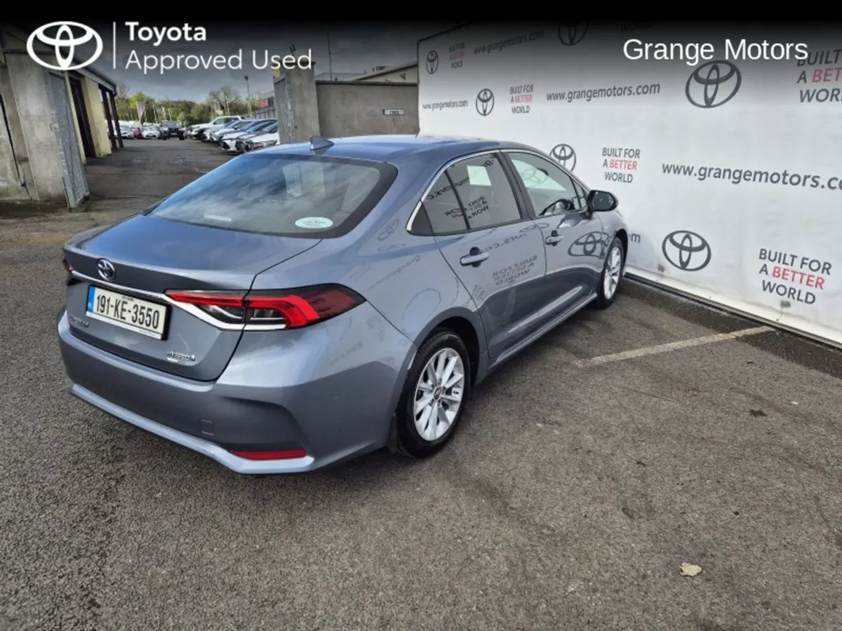 Toyota Corolla 1.8 Hybrid Luna SAL - Image 2
