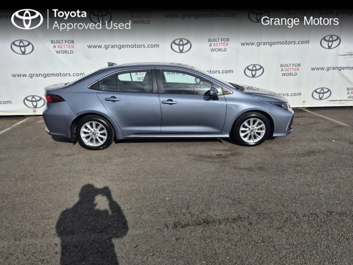 Toyota Corolla 1.8 Hybrid Luna SAL - Image 3