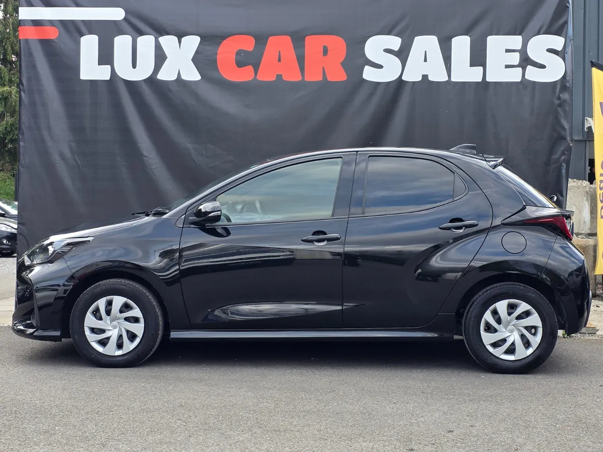 2022 TOYOTA YARIS 1.0 AUTO X // REVERSE CAMERA - Image 3