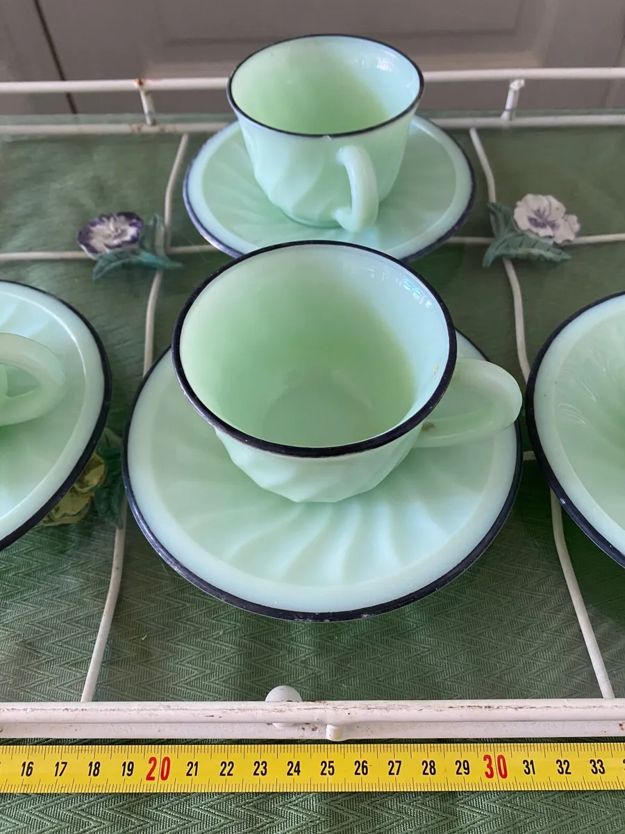 Cups and saucers - vintage milk glass - Image 2