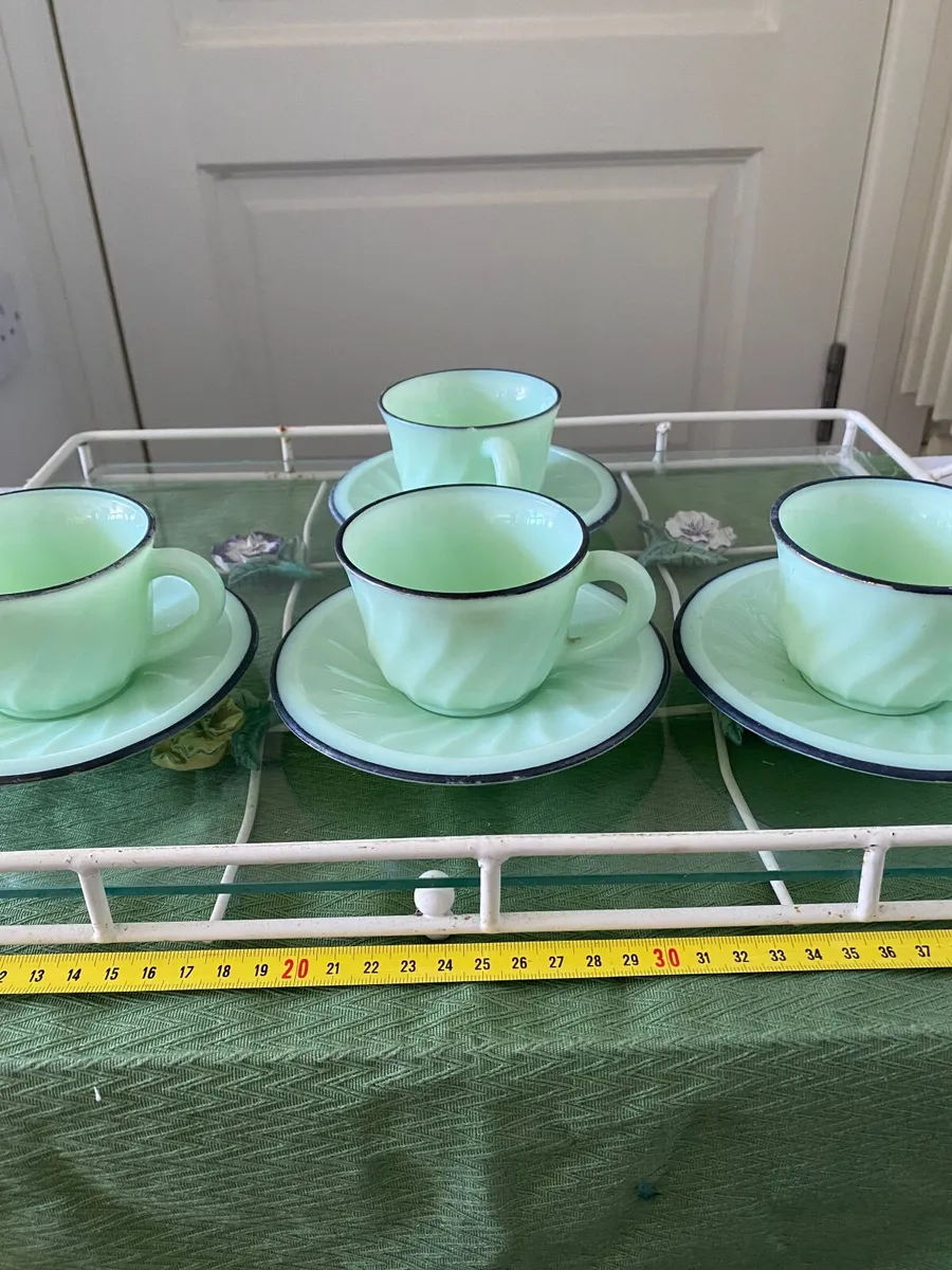 Cups and saucers - vintage milk glass - Image 4