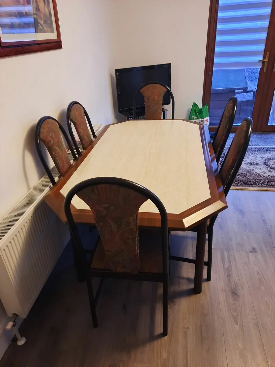 Table and chairs - Image 3