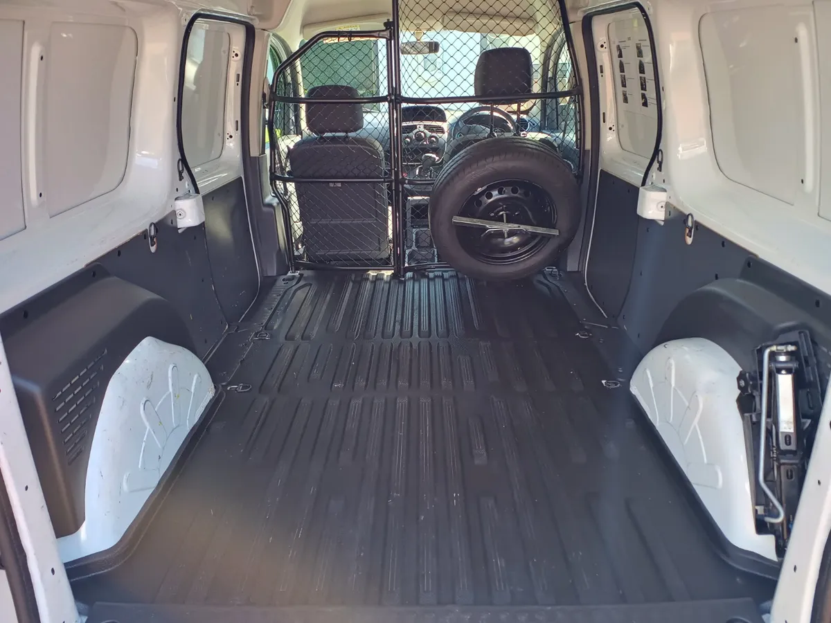 Renault Kangoo Z.E 33 Business Maxi - Image 4