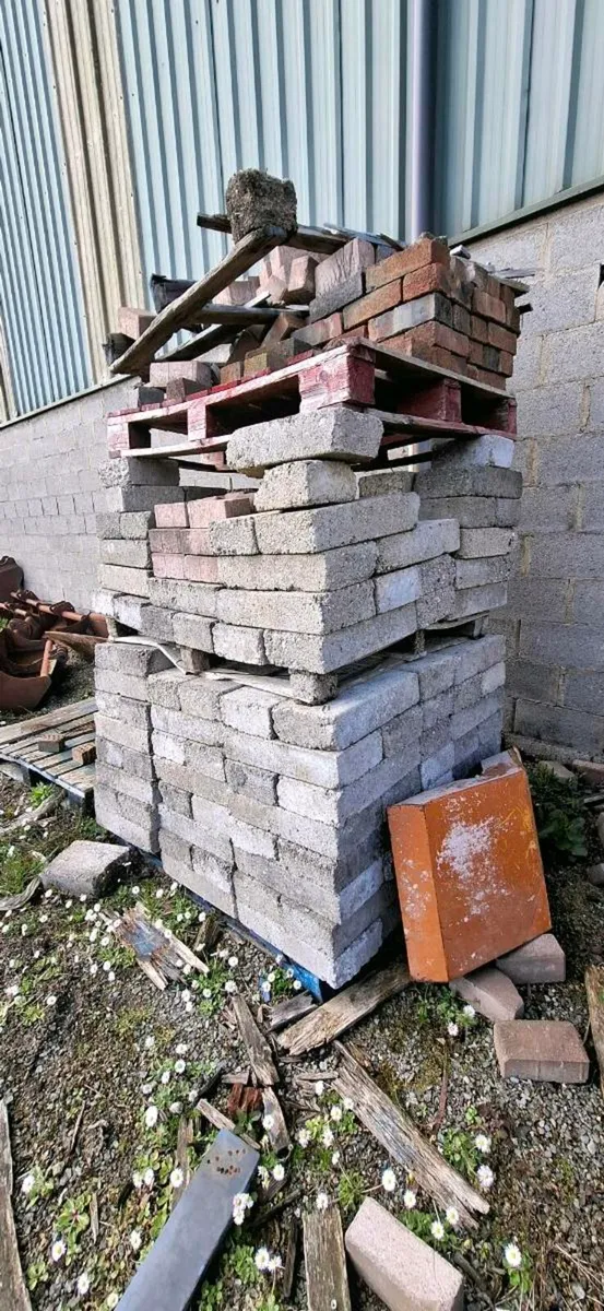 Bricks- blocks-tiles-pipes slates- - Image 2