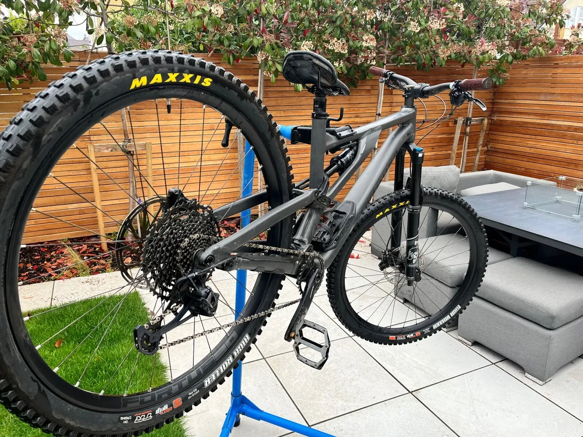 L/XL Specialized Stumpjumper Evo Comp 2023 MTB - Image 3