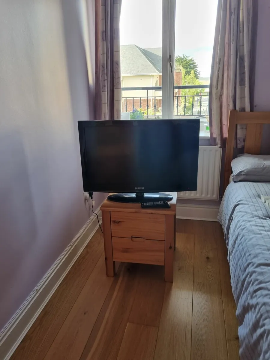 Samsung 30 inch TV (not smart) - Image 2