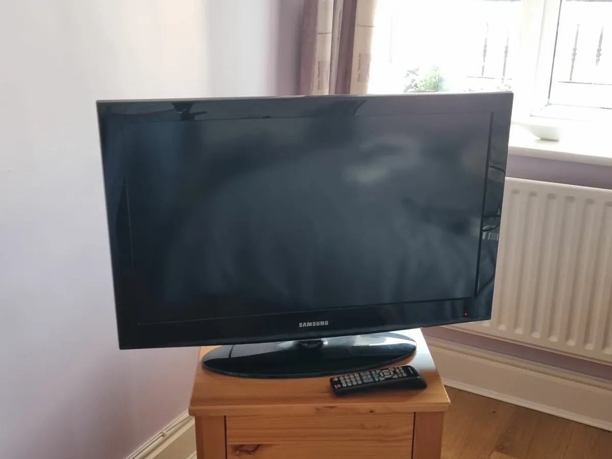 Samsung 30 inch TV (not smart) - Image 4