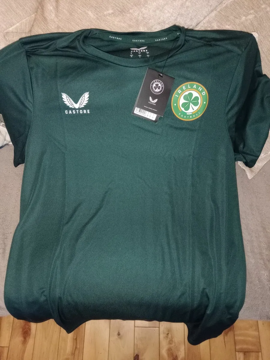 Large men's Castore 💥 NEW 💥 F.A.I. top - Image 1