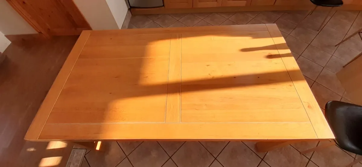 Dining table - Image 1