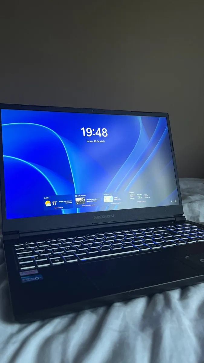 Medion Erazer Deputy p30 (Gaming Laptop) - Image 1