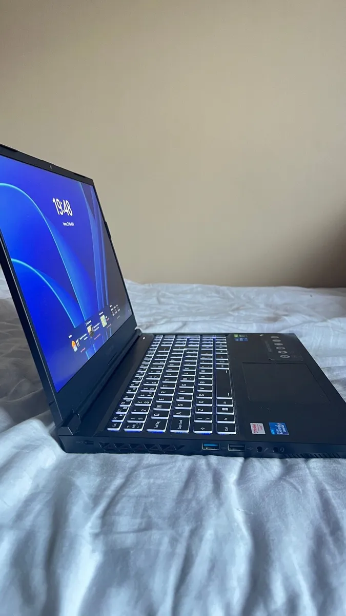 Medion Erazer Deputy p30 (Gaming Laptop) - Image 2